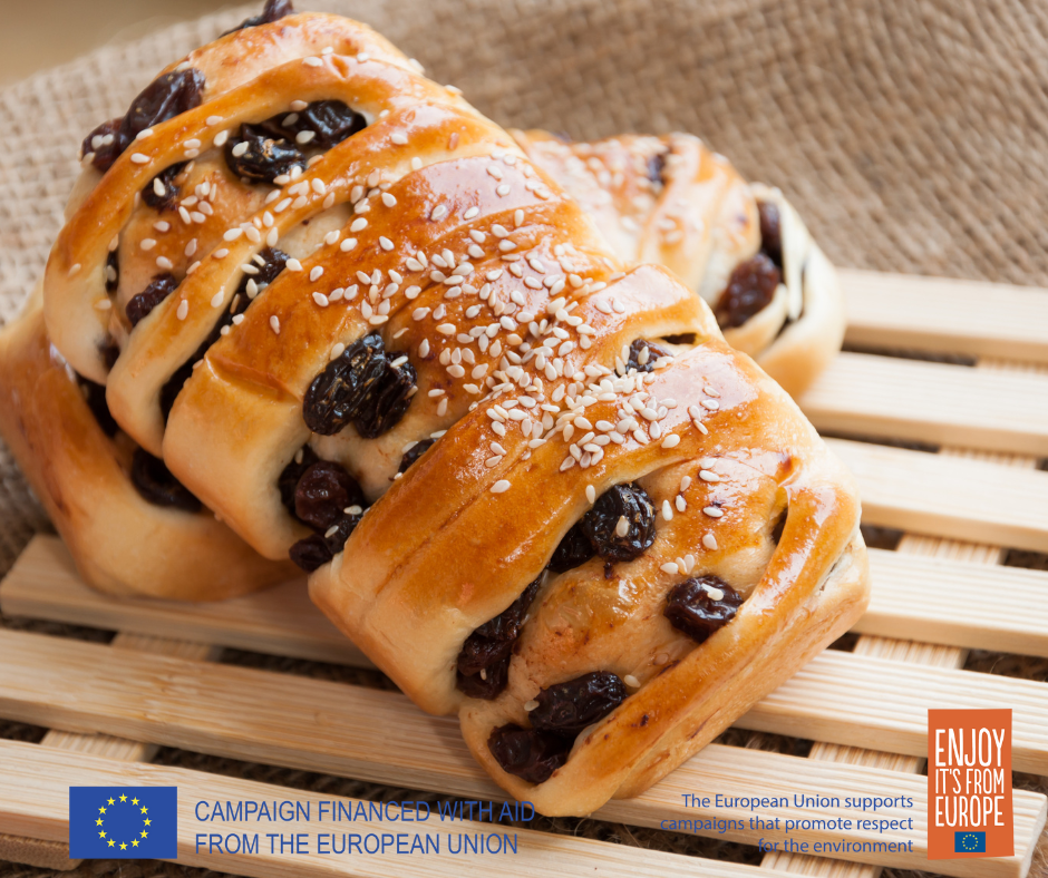 Raisin-studded bread with European Corinthian black raisins 